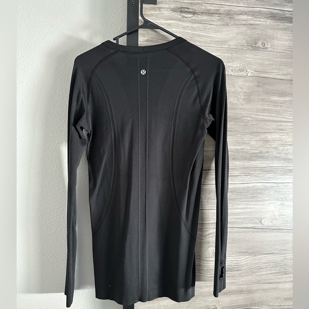 Swiftly Tech Long Sleeve Crew